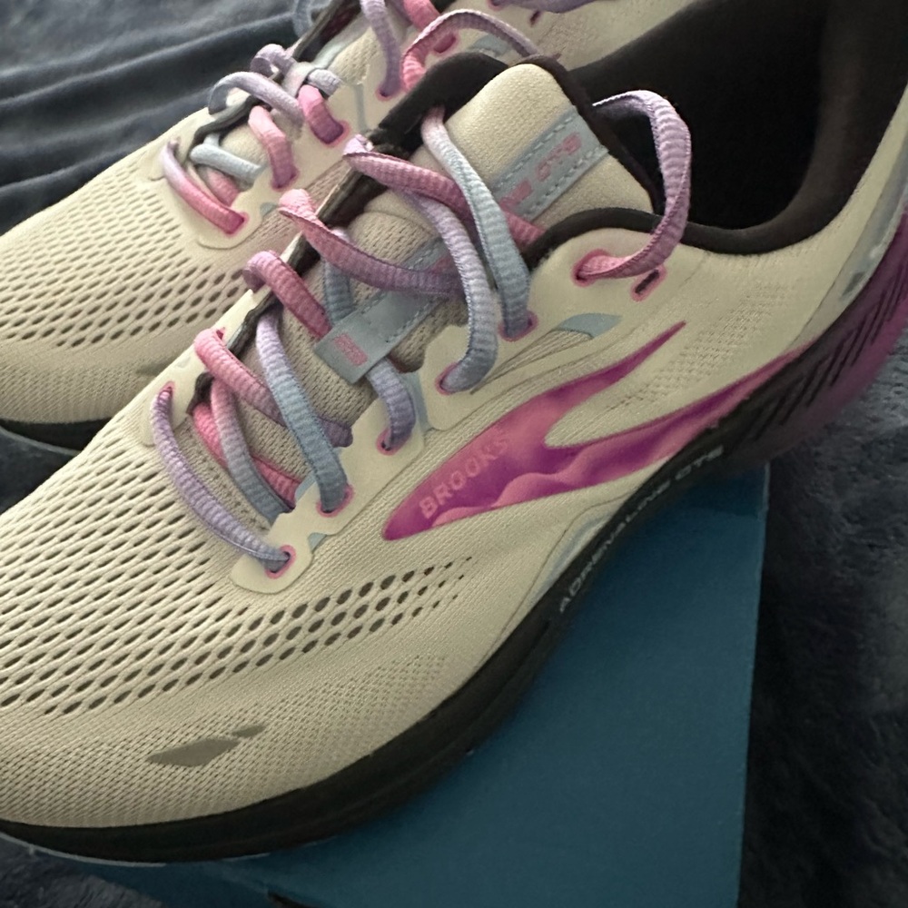 BROOKS Cream and Pink Athletic Shoes•NWOT - Picture 2 of 7